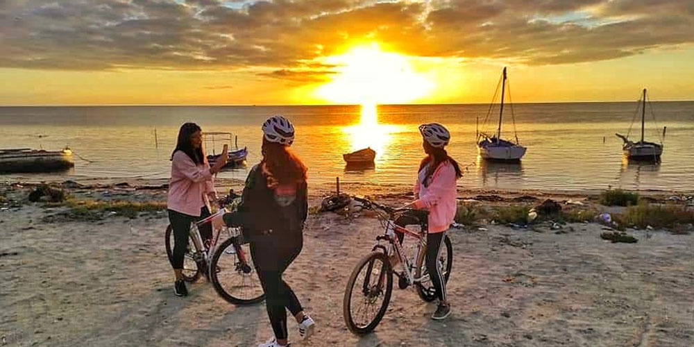 Randonnée à vélo sur les îles Kerkennah, exploration de la nature et découverte des saveurs locales avec ResaPrivee.com